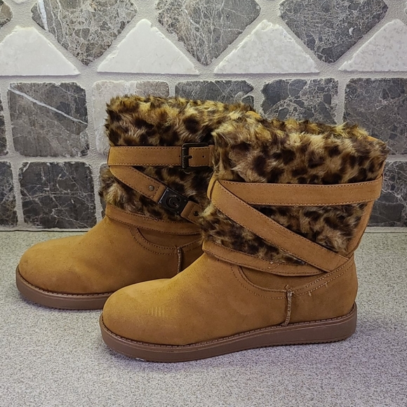 SIZE 6M Faux fur upper By Guess Dk Tan - Picture 4 of 13